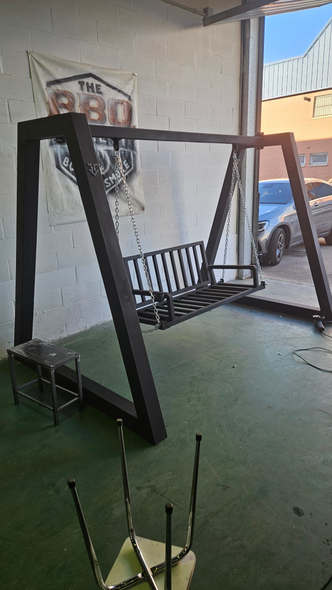 Columpio de jardín de acero CASTELLÓN con cadenas sobredimensionadas y portavasos