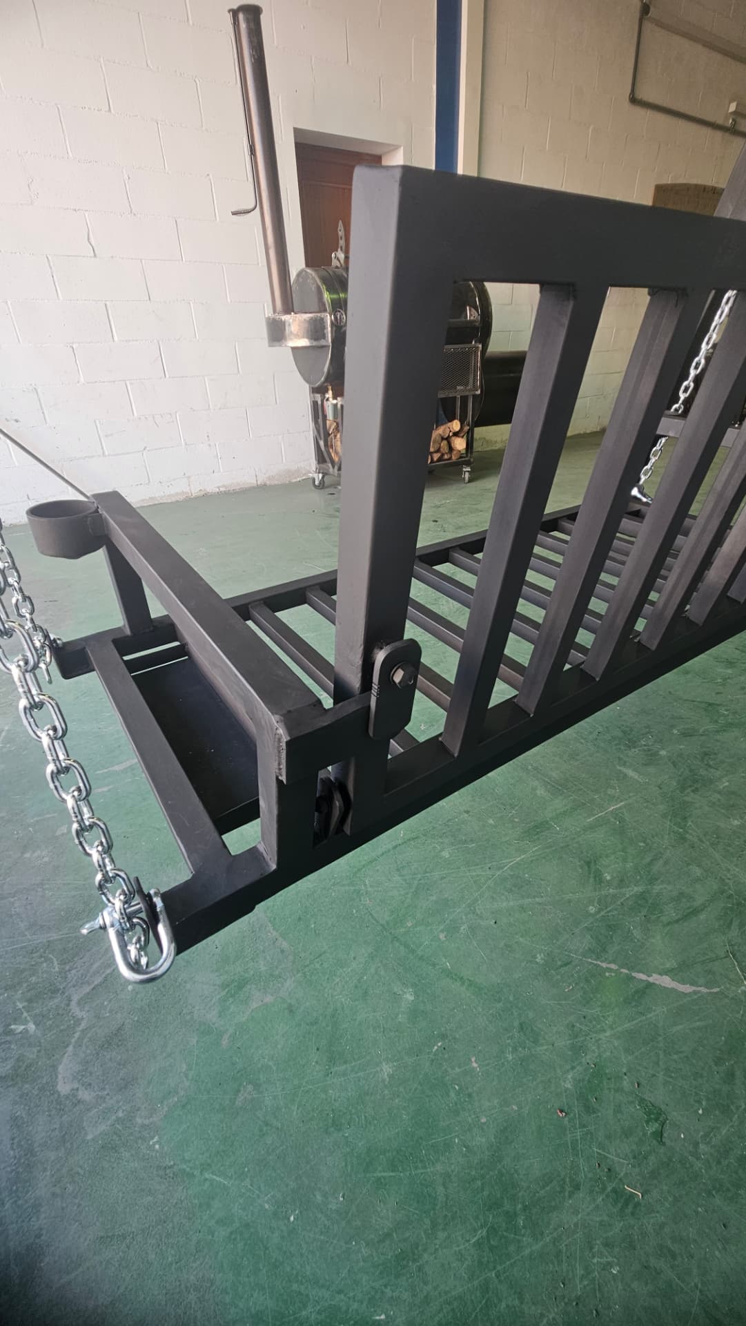 Columpio de jardín de acero CASTELLÓN con cadenas sobredimensionadas y portavasos