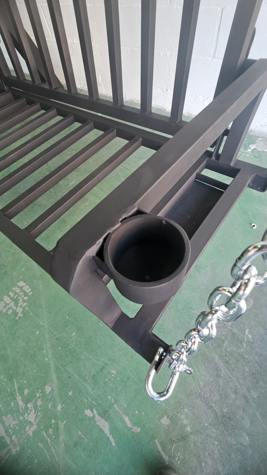 Columpio de jardín de acero CASTELLÓN con cadenas sobredimensionadas y portavasos