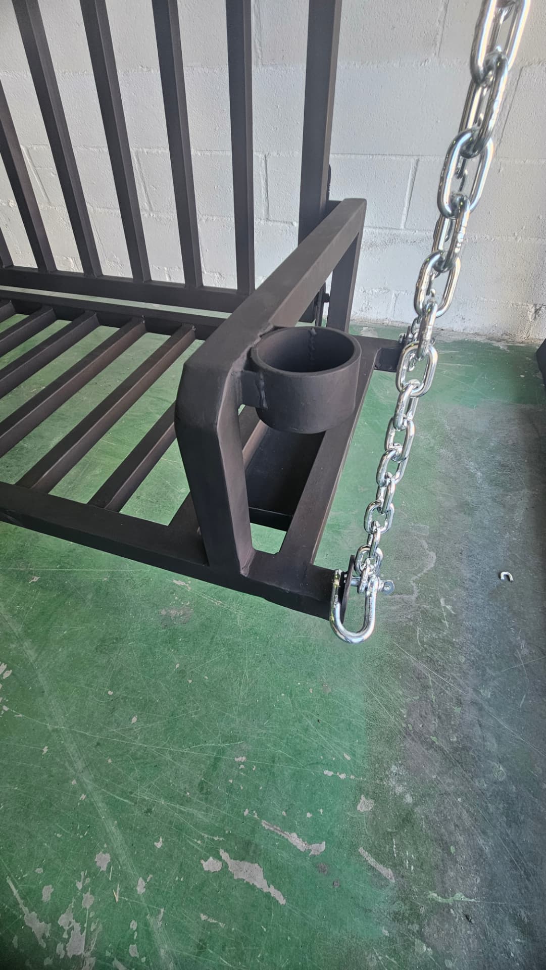 Columpio de jardín de acero CASTELLÓN con cadenas sobredimensionadas y portavasos